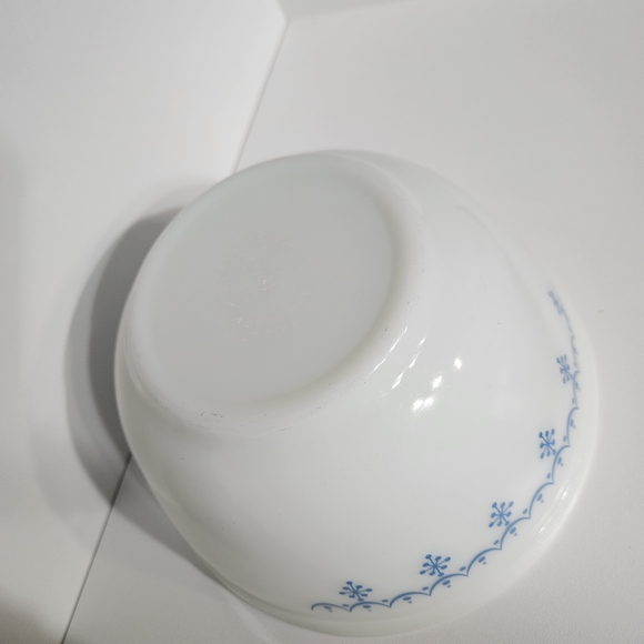 Pyrex 402 ❄️ Snowflake - Picture 9 of 11
